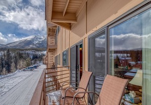 Homey condo with shared pool, hot tub, and sauna - easy access to ski resorts