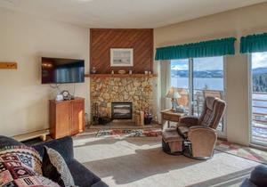 Homey condo with shared pool, hot tub, and sauna - easy access to ski resorts