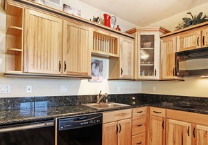 Horsetooth Peak 26C - 1 Br Condo - Jetted Bathtub - Lake/Mountain Views!