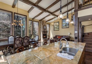 Impeccable Platinum Rated 5-Bedroom Home Private Hot Tub, Amazing Views