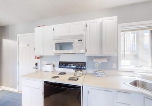 Inviting condo with outdoor heated pool, private hot tub, fireplace & W/D access