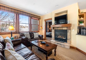 Kicking Horse Lodges 3-201