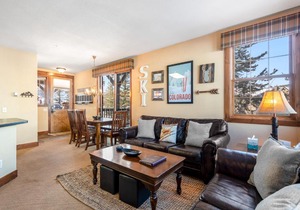 Kicking Horse Lodges 3-201