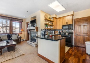Kicking Horse Lodges 3-201