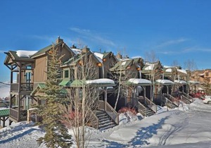Kicking Horse Lodges 3-202