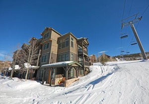 Kicking Horse Lodges 3-202
