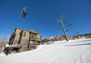 Kicking Horse Lodges 3-202