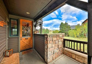 Kicking Horse Lodges 4-205