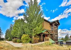 Kicking Horse Lodges 4-205