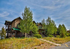 Kicking Horse Lodges 4-302