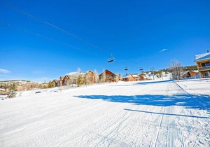 Kicking Horse Lodges 4-302