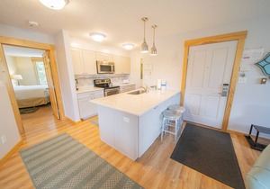 Lake Views, Updated, King Bed, Pool & Hot Tub!