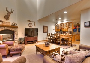 Large family townhome with pool, hot tubs, tennis court, balcony, & deck