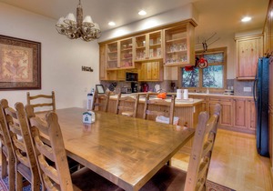 Large family townhome with pool, hot tubs, tennis court, balcony, & deck