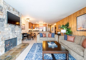 Large nicely appointed condo, giant deck, free WiFi, Heated garage parking