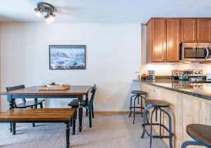 Large nicely appointed condo, giant deck, free WiFi, Heated garage parking