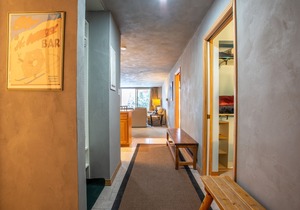 Large nicely appointed condo, giant deck, free WiFi, Heated garage parking, B