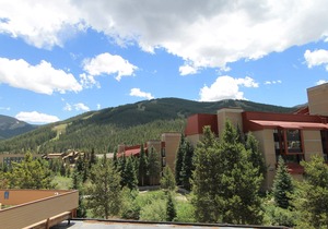 Large nicely appointed condo, giant deck, free WiFi, Heated garage parking, B