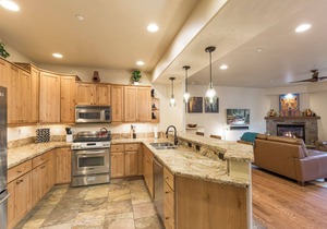 Largest Black Bear Townhome - Ping Pong Table - on Demand Ski Shuttle