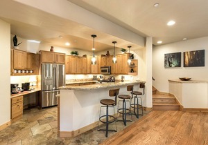 Largest Black Bear Townhome - Ping Pong Table - on Demand Ski Shuttle
