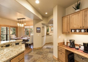 Largest Black Bear Townhome - Ping Pong Table - on Demand Ski Shuttle