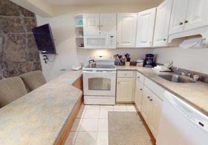 Laurelwood Condominiums 202