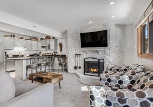 Laurelwood Condominiums 306