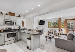Laurelwood Condominiums 306