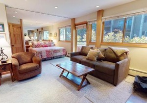 Laurelwood Condominiums 406