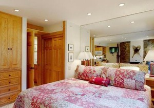 Laurelwood Condominiums 406