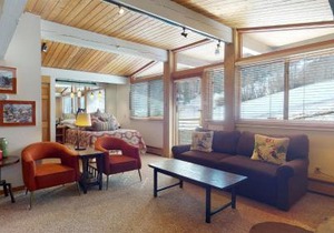 Laurelwood Condominiums 415