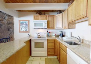 Laurelwood Condominiums 415