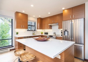 Light-filled hidden gem w/garage, hot tub access