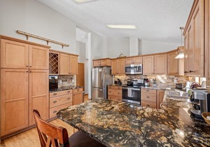 Lily Mountain Lodge - Amazing Mountains Views, Private Hot Tub, Great Location
