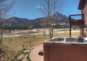 Lily Mountain Lodge - Gorgeous Mountain Views - Private Hot Tub -- EV #3498