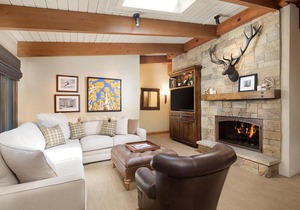 Little Nell Condominiums Unit 11, Top Floor Condo with Mountain Views, 3 Blocks to Gondola