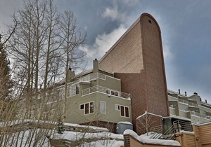 LOCATION! Walk to Music and Restaurants! Quick Shuttle to slopes 603