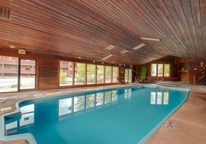 Lofted condo w/ mountain views & shared pool/hot tubs - near hiking/biking!