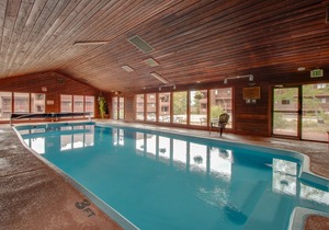 Lofted condo w/ mountain views & shared pool/hot tubs - near hiking/biking!