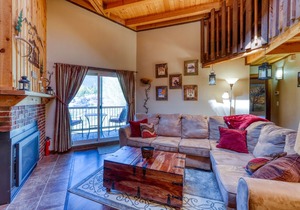 Lofted mountain condo w/ great view & shared hot tub/pool/gym/game room/sauna!