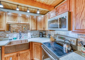 Lofted mountain condo w/ great view & shared hot tub/pool/gym/game room/sauna!