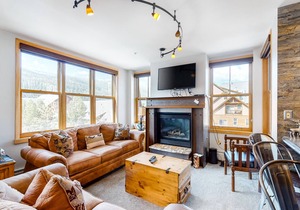 Lovely 4th-Floor Getaway Close to Ski Run w/Mtn Views, WiFi, Shared Pool/Hot Tub
