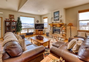 Lovely Condo with Commanding Mountain Views, Fireplaces, and WiFi