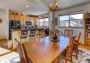 Lovely Condo with Commanding Mountain Views, Fireplaces, and WiFi