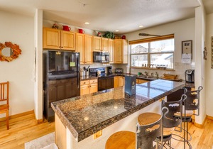 Lovely Condo with Commanding Mountain Views, Fireplaces, and WiFi