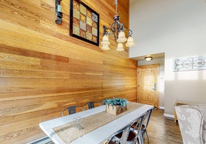 Lovely mountain retreat with great views from balcony, gas grill & washer/dryer