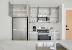 Luxe Congress Park 1BR w/ Gym & Pool, near shops & dining, by Blueground