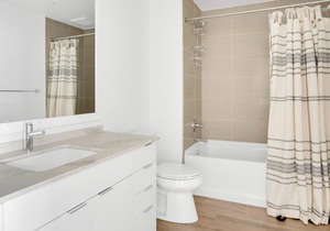 Luxe Congress Park 1BR w/ Gym & Pool, near shops & dining, by Blueground