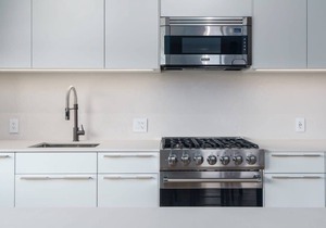 Luxurious 2/1 in Denver w/Rooftop Deck!