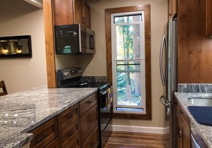 Luxurious, peaceful, family and dog friendly condo right on Ten Mile Creek!